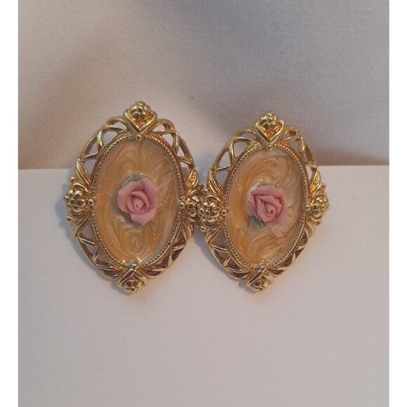 Clip-on Earrings Vintage Enamel Pink Rose Gold Tone Floral Victorian Earrings - Picture 9 of 9
